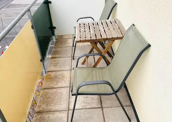 1 Min To Metro I Balcony I 20 Min To Inner